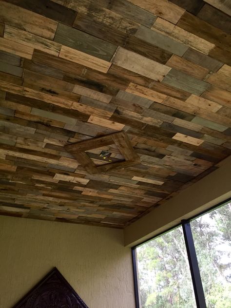 Reclaimed pallet wood ceiling for our lanai. Pallet Ceiling Diy, Wood Ceiling Diy, Wood Ceiling Bathroom, Vaulted Ceiling Bathroom, Wood Porch Ceiling, Pallet Wood Ceiling, Pallet Wood Porch, Wood Vaulted Ceiling, Plywood Ceiling