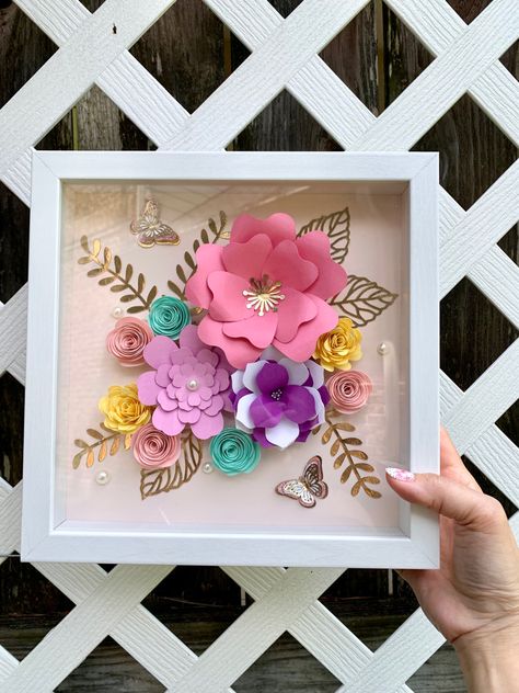 3d Cricut, Diy Floral Decor, Felt Flowers Diy, Paper Flower Tutorial, Home Decor Gifts, Box Ideas, Shadow Boxes, Flower Tutorial, Flowers Diy