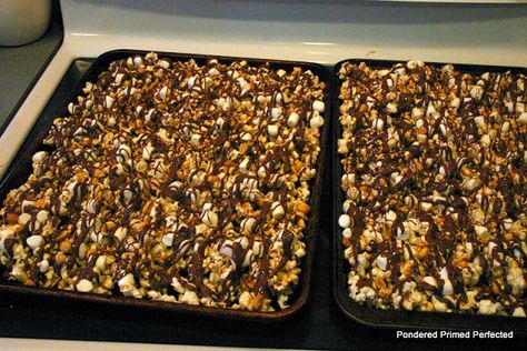 Moose Munch Popcorn Recipe, Moose Munch, Honey Roasted Peanuts, Popcorn Treats, Iron Chef, Gourmet Popcorn, Popcorn Recipes, Faith Love, Snack Mix