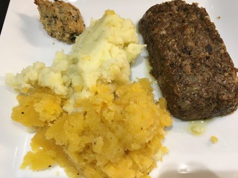 Fake Haggis with tatties and neeps Haggis Recipe, Haggis Neeps And Tatties, Whisky Sauce, Gravy Sauce, Handmade Chocolates, Oven Dishes, Vegan Options, How To Cook, Original Recipe