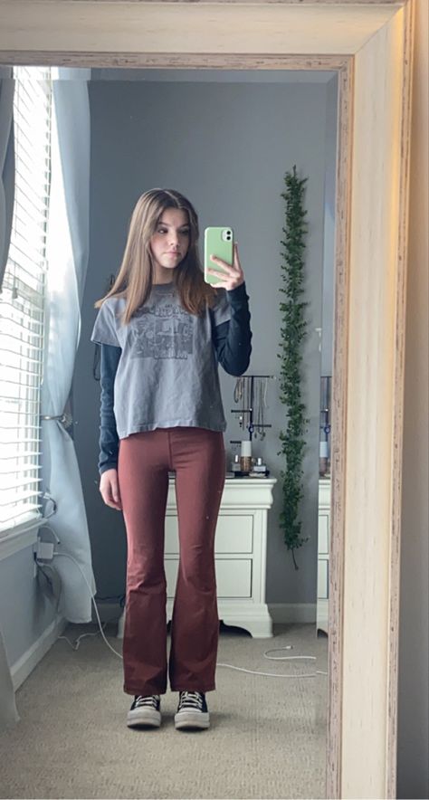 Maroon Flare Leggings Outfit, Burgundy Flare Leggings Outfit, Purple Flare Leggings Outfit, Graphic Tee Layering Outfit, Colored Flare Leggings Outfit, Brown Flared Leggings Outfit, Green Flare Leggings Outfit, Brown Flare Leggings Outfit, Cooler Outfits