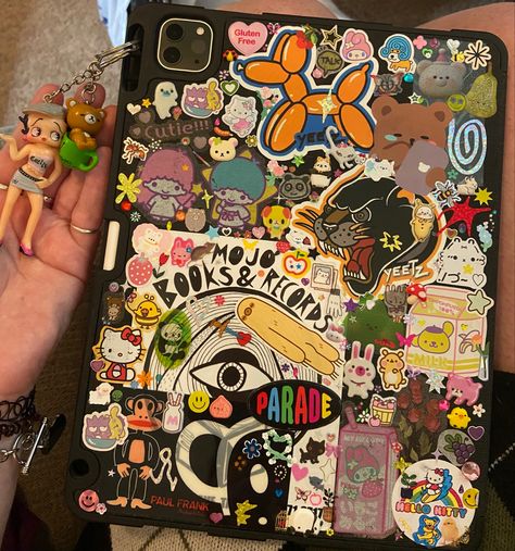 Clear Ipad Case With Stickers, Stickers On Computer, Ipad With Stickers, Ipad Case With Stickers, Ipad Stickers Case, Ipad Decorations Sticker, Ipad Case Ideas, Ipad Case Aesthetic, Ipad Case Stickers