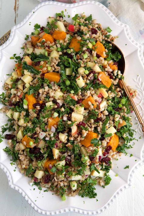 Fall Farro Recipes, Farro Arugula Salad, Farrow Salad Recipes, Faro Salad Recipes, Thanksgiving Veggie Sides, Farrow Salad, Vegetable Side Dishes For Thanksgiving, Farro Butternut Squash, Faro Salad