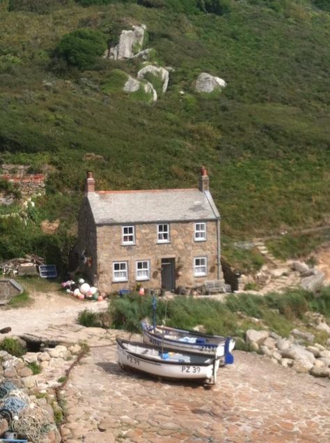 Cornwall Cottage Seaside, Cornwall Villages, Cornwall Aesthetic, Cornish House, Cornwall Life, Cornwall Cottage, Cottages By The Sea, Cornwall Cottages, Seaside House