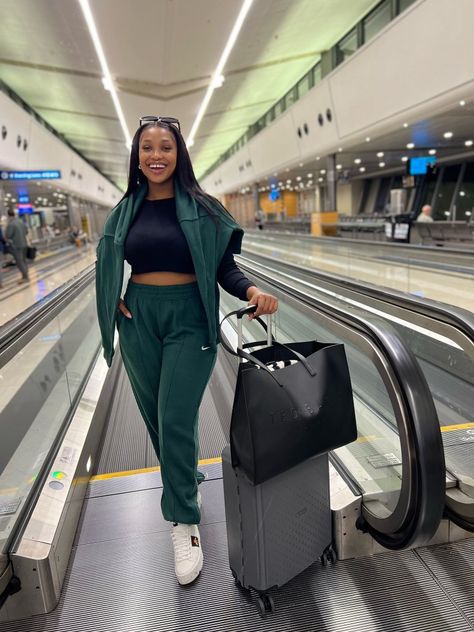 Sweats X Airport Plane Outfit Airport Style Comfy, Airport Style Comfy, Plane Outfit Airport Style, Airport Outfit Fall, Classy Airport Outfit, Airport Outfit Comfy, Marble Caves, Socotra Island, Cute Airport Outfit