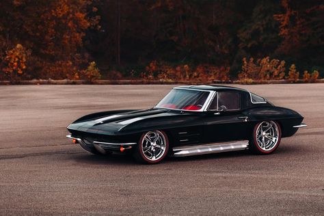 This beautiful 1963 Corvette Split-Window Restomod was recently completed by builder Jeff Hayes and will be offered at Barrett-Jackson's Scottsdale auction. 1963 Corvette, Kustom Cars, Barrett Jackson, Vintage Air, Corvette Stingray, Holy Cow, Car Auctions, Black Exterior, Yahoo Mail