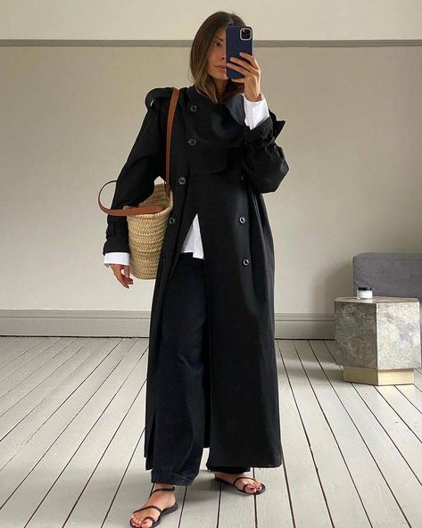 Marianne Smythsisters, Spidey Sona, Long Trench Coat Outfit, Trench Coat Outfit Spring, Spring Coat Outfit, Trench Coat Street Style, Long Black Trench Coat, Outfit Printemps, Black Coat Outfit