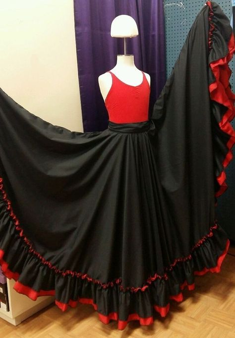 Folklorico Skirt, Folklorico Dresses, Flamenco Dresses, Mexican Skirts, Mexican Folklore, Ballet Folklorico, Stylish Pic, Mexican Fashion, Unique Blouse