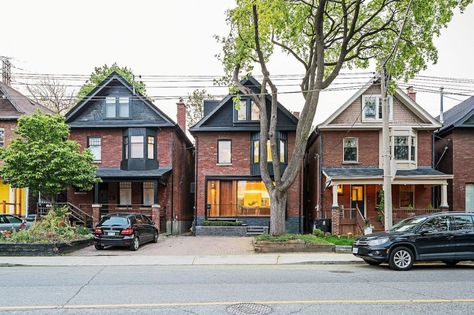 Small House Bliss, Toronto Architecture, Toronto Neighbourhoods, Toronto Houses, Canada House, Modern Townhouse, Townhouse Designs, European Architecture, Corner House