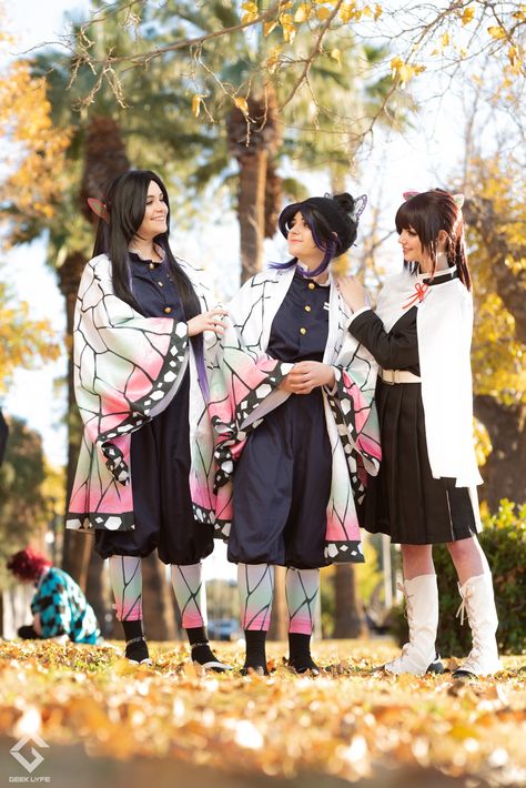 This #DemonSlayer #cosplay @chocozumo took during @taiyoucon was amazing!  Gah we love it!  Kanae: @caffeinatedpaint Shinobu: @annicosplay Kanao: @harukacos  #taiyoucon2020 #taiyoucon #animecosplayer #anime #azcosplay #az Anime Trio Cosplay, Group Anime Cosplay, Group Cosplay Ideas Anime, Trio Cosplay Ideas Anime, Halloween Costumes Demon, Group Cosplay Ideas, Trio Cosplay, Kanae Cosplay, Kanao Cosplay