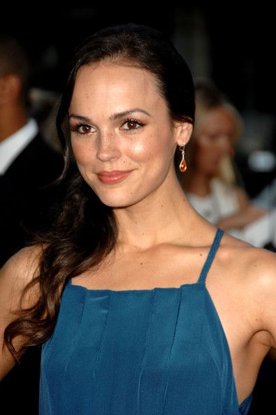 Erin Cahill, Hallmark Actors, Women Actors, Female Movie Stars, Erin Krakow, Famous Women, Girl Next Door, Beautiful Life, Brunettes