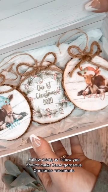 Decoupage On Wood Slices, Cricut Wood Christmas Ornaments, Modge Podge Wood Ornaments, Decopage Ideas Christmas Ornaments, Western Ornaments Diy, Modge Podge On Wood, Diy Wood Slice Ornaments, Wood Slice Ornaments, Cricut Supplies