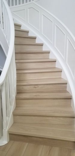 Luxury Vinyl Stairs, Lvt Stairs, Lvp Stairs, Wood Stairs Ideas, Stairs Flooring, Landing Stairs, Vinyl Stair Nosing, Vinyl Stairs, Types Of Stairs