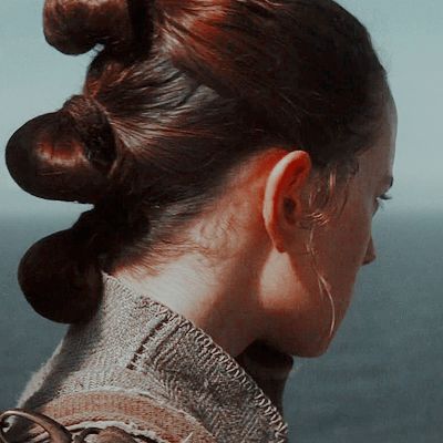 Rey Skywalker Hair, Rey Star Wars Hair, Rey Skywalker Aesthetic, Rey Hairstyle, Starwars Hairstyles, Rey Icon, Rey Palpatine, Daisy Ridley Star Wars, Star Wars Makeup