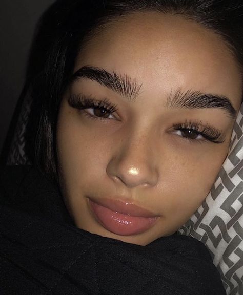 Thick Eyebrows Natural, Lex Carrington, Eyebrows Goals, Thick Brows, Thick Eyebrows, Natural Eyebrows, Bare Face, Instagram Baby, Nose Job