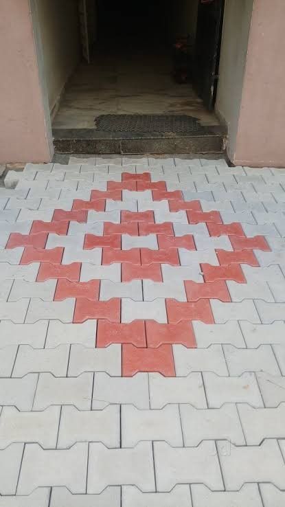 Paver Blocks Patterns, Wall Paneling Makeover, Paneling Makeover, Home Window Grill Design, Pavement Design, Floor Tiles Design, Paving Pattern, Paver Blocks, Cornice Design