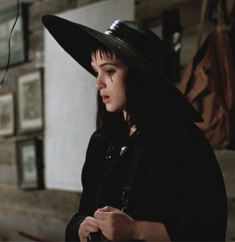 Lydia Deetz Beetlejuice, Lydia Deetz, Beetlejuice, Tim Burton, Film, Wall, Black