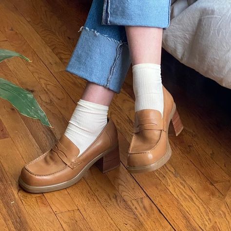 Fall Boots 2023, Heeled Loafers Outfit, Womens Brown Boots, Square Toe Loafers, Bank Job, Fall Heels, Casual Outfits For Women, Chic Business Casual, Mode Hippie