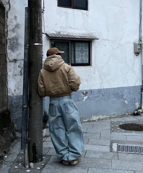 Mens Outfits Blue Jeans, Men’s Layered Outfit, Jeans Streetwear Men, Streetwear Inspo, Streetwear Fits, Street Style Outfits Men, Street Fashion Men Streetwear, Guys Clothing Styles, Mens Outfit Inspiration