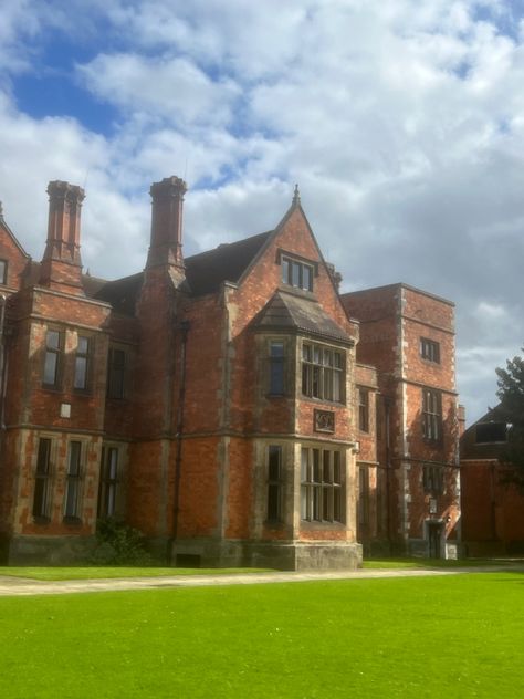 uni of york campus freaking hogwarts Uni Of York, Quarterlife Crisis, Uni Aesthetic, Quarter Life Crisis, Uni Room, Uni Life, York University, Pretty Places, Dream Life