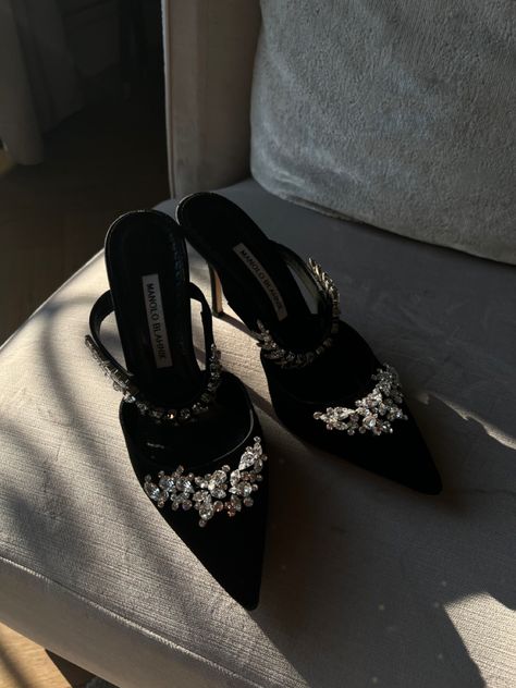 Manolo Heels, Manolo Blahnik Lurum, Millennial Style, Classy Heels, Manolo Blahnik Black, Ootd Women, 2023 Wishlist, Manolo Blahnik Heels, Dream Dream