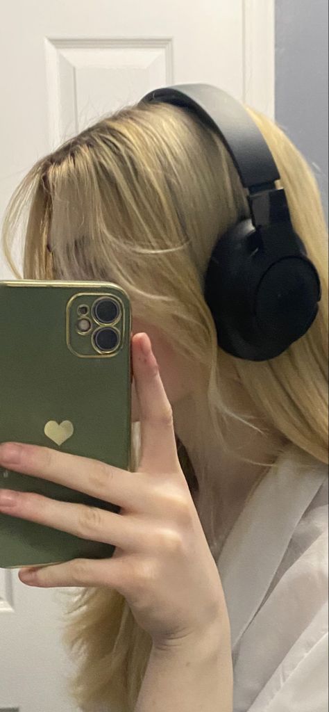 Jbl Headphones Aesthetic, Headphones Jbl, Headphone Aesthetic, Headphones Aesthetic, Jbl Headphones, Switch Accessories, Nintendo Switch Accessories, Pinterest Girls, Blonde Girl