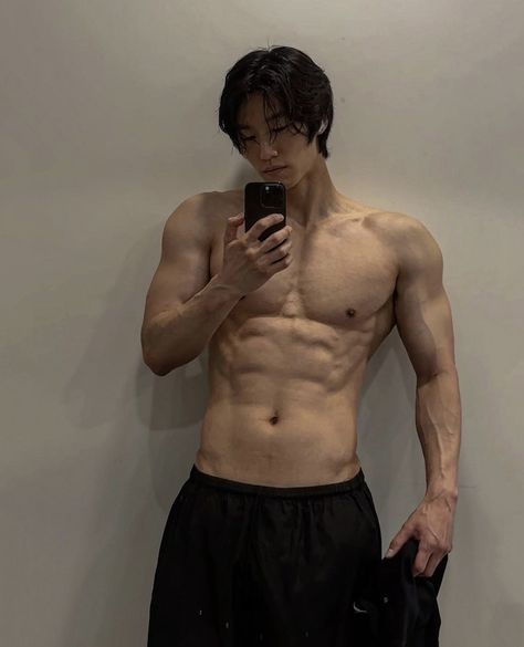 Abs Pic, Josh Chen Twisted Hate, Josh Chen, Gym Men Motivation, Asian Muscle, Twisted Hate, Male Chest, Asian Male Model, Pin Man