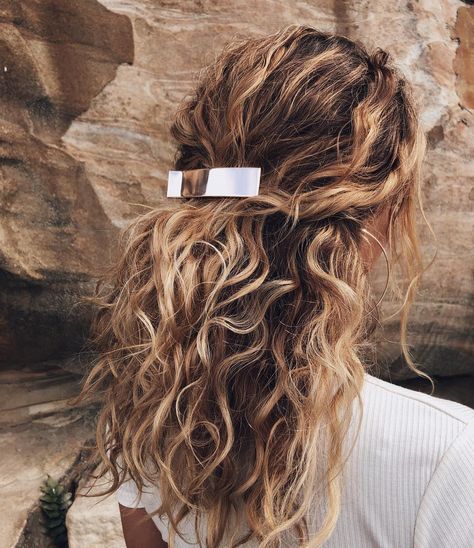 Brown ombré is the lived-in color hair color we're craving this summer. Click here to see the 25 best examples Kristin Ess, Brown Ombre Hair, Long Curly Hair, Long Curly, Hair Dos, Ombre Hair, Curly Hair Styles Naturally, Down Hairstyles, Balayage Hair