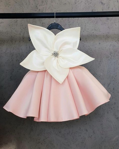 Capar Collection on Instagram: “You can prefer our best selling model for easter with 20% off❤️🍭With a Hair band Gift💃🏻🍬🍭 #eastereggs” Wedding Ball Gown, Girls Ball Gown, Pageant Girls, Vintage Party Dresses, First Communion Dress, Girls Pageant Dresses, Childrens Dress, Pageant Dress