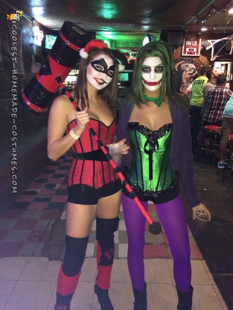 Old School Harley Quinn Costume Harley And The Joker Costume, Old Harley Quinn Costume, Old School Harley Quinn, Harley Quinn Jester Costume, Joker And Harley Costumes, Harley Quinn And Joker Costume, Joker And Harley Quinn Costume, Harley Quinn Diy, Harley Quinn Costume Diy