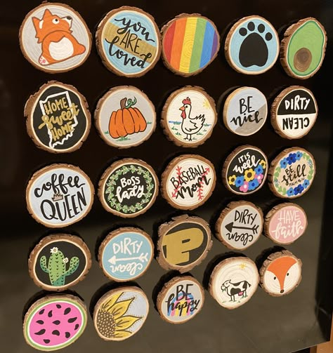 Magnet Art Ideas, What To Do With Wood Slices, Diy Wood Slice Projects, Diy Items To Sell, Wood Slices Crafts, Beer Bottle Centerpieces, Clay Fridge Magnets, Clay Fridge, Handmade Magnets