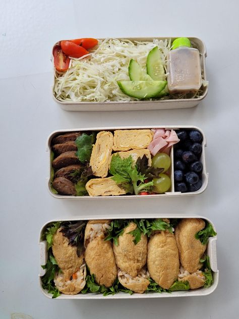 My first time making a bento - what do you guys think? https://www.alojapan.com/450974/my-first-time-making-a-bento-what-do-you-guys-think/ #Food, #JapaneseFood, #Reddit, #RedditJapaneseFood Japanese Bento, Box Food, Lunch Box Recipes, Japanese Food, First Time, Lunch Box, Japan, Ethnic Recipes