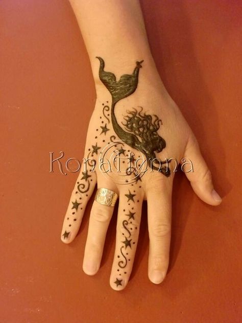 Mermaid henna Mermaid Henna Tattoo, Mermaid Henna Designs, Mermaid Finger Tattoo, Unicorn Mehendi, Mermaid Hand Tattoo, Unicorn Mehndi Designs, Henna Mermaid, Kid Henna, Mermaid Pisces Tattoo