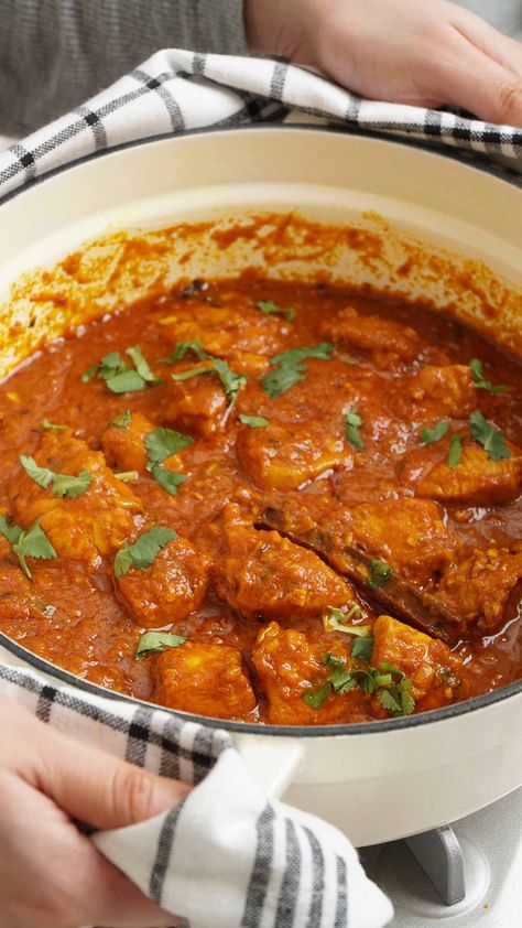 Chicken Madras | Khinskitchen Easy Chicken Curry Recipes Madras Recipes, Authentic Indian Curry, Chicken Breast Curry, Chicken Curry Recipes, Chicken Madras, Indian Chicken Curry Recipe, Chicken Curry Recipe Easy, Indian Chicken Curry, Indian Chicken Recipes