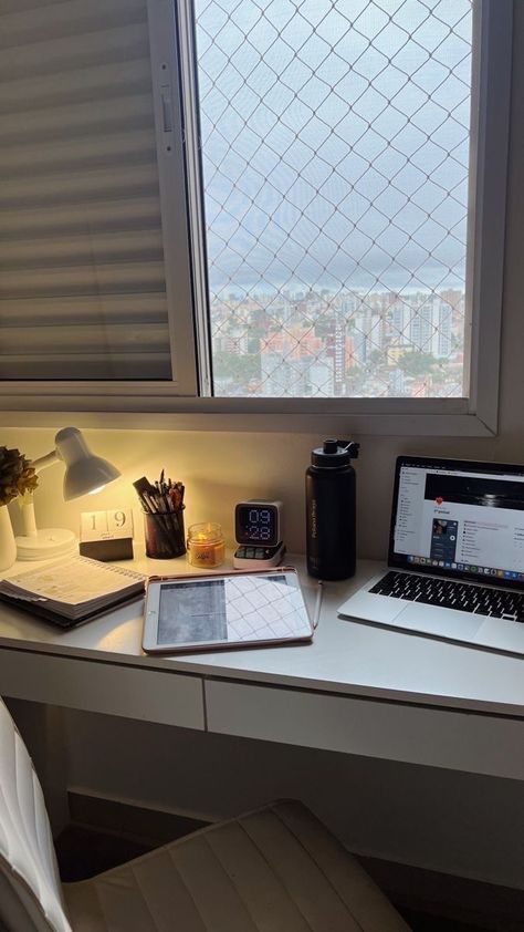 Girl Apartment, Girl Routine, Desk Inspiration, Study Space, Dream Apartment, Study Inspiration, Home Design Decor, Dream Rooms, Home Room Design