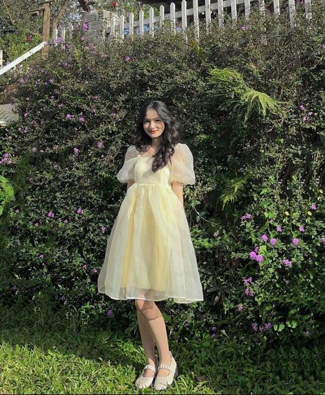 Fluffy Frocks For Women, Birthday Style Dresses Simple, Frock Western Style, Teenage Frocks Designs, Birthday Poses In Frock, Casual Frocks For Women Knee Length, Photo Poses For Frock, Organza Frocks For Women Western, Birthday Dresses For Teenagers