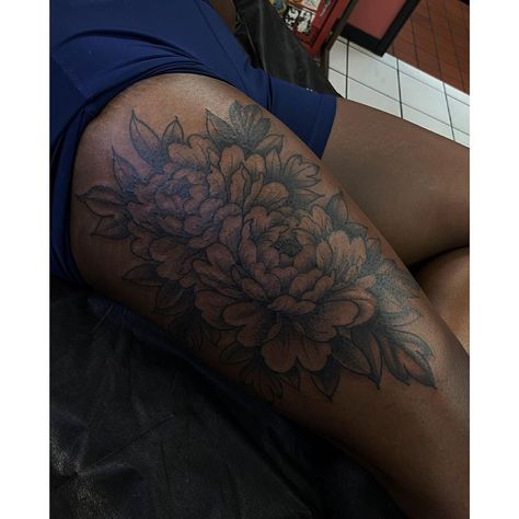 Inner Tattoo, People Tattoos, Black People Tattoos, Dark Skin Tattoo, Earthy Tattoos, Stomach Tattoos Women, Hip Thigh Tattoos, Skin Tattoo, Garden Tattoo