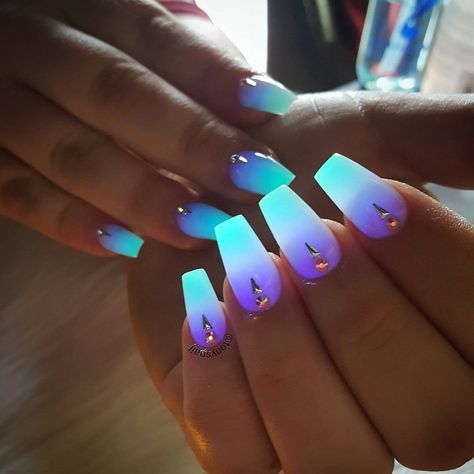 Uñas fosforescentes Dark Nail, Luminous Nails, Nagel Tips, Glow Nails, Dark Nails, Neon Nails, Nail Polishes, Best Acrylic Nails, Powder Nails