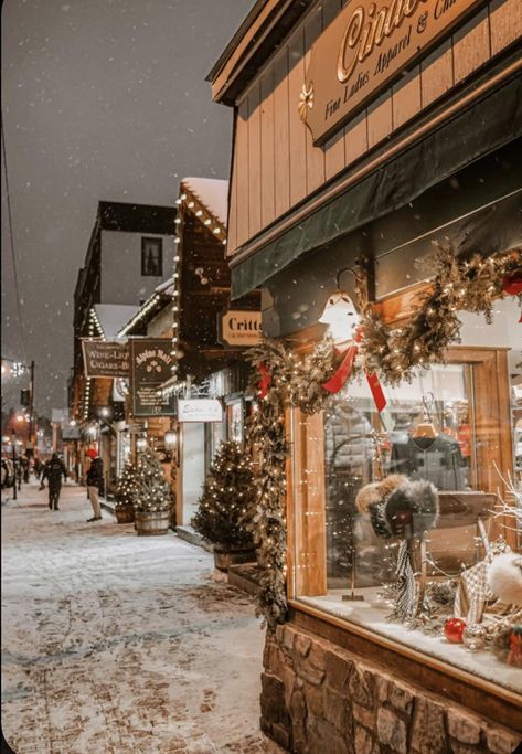 Snowy Winter Aesthetic, Leavenworth Washington, Christmas Dreaming, Best Christmas Markets, Cosy Christmas, Christmas Town, Christmas Feeling, Snowy Winter, Christmas Wonderland