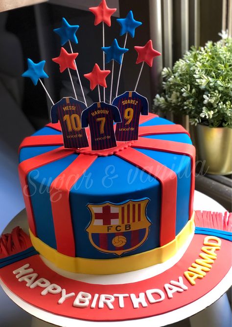 Barcelona Messi Cake, Barcelona Cake Ideas, Barcelona Birthday Cake, Messi Cake, Football Cake Design, Barcelona Cake, 10th Birthday Invitation, Boys First Birthday Cake, Impossible Is Nothing