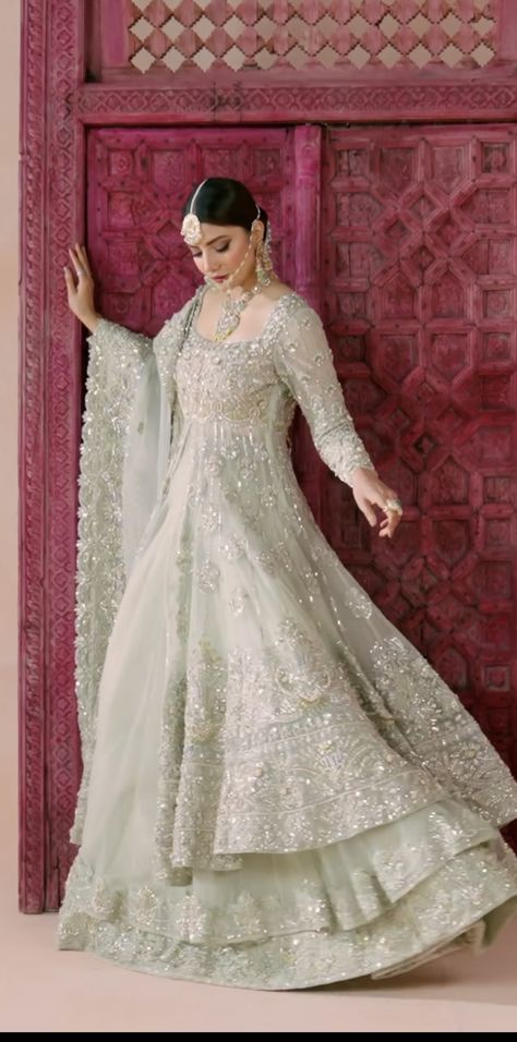 White Nikkah Outfit, White Nikkah Dress, Green Pakistani Bridal Dress, Bridal Pishwas, Nikkah Brides, Tissue Lehenga, Nikkah Outfit, Walima Dresses, Dresses Pakistani