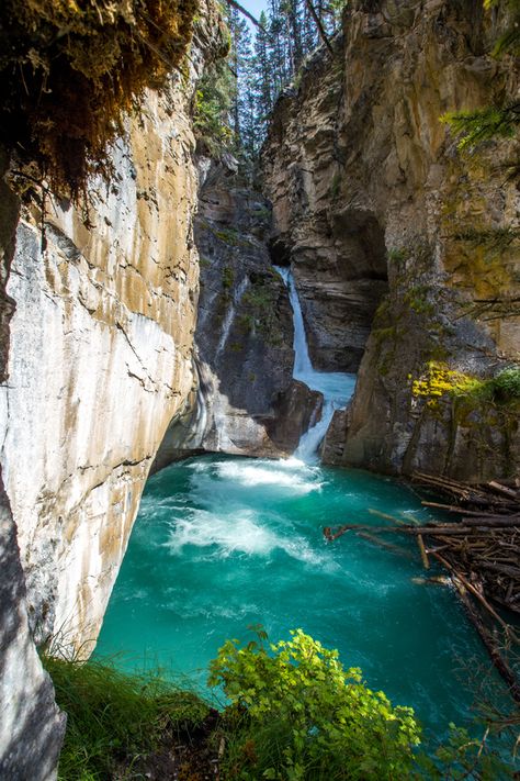 Johnston Canyon in Banff National Park should be on your Canadian Rockies to-do list. The waterfalls, beautiful scenery, and secret cave makes for endless photo opportunities and places to explore. Johnson Canyon Banff, Banff Waterfalls, Johnston Canyon Banff, Marriage Spells, Johnston Canyon, Witchcraft Spells, Clover Canyon, Utah Photography, Take Better Photos