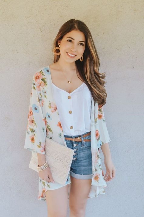 Simple Outfits Summer, Styling Shorts, Pretty Kimonos, Forever 21 Outfits, Kimono Outfit, Shorts Outfits Women, Top Fashion Bloggers, Casual Wear Dress, Women's Outfits