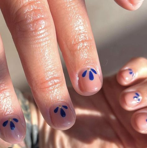 Simple Really Short Nails, Self Nail Art, Cute Finger Nail Designs, Short Nail Summer Designs, Short Nails Ideas Simple Natural, Short Natural Nails Designs, Nails With Dots, Really Short Nail Designs, Really Short Nails Ideas