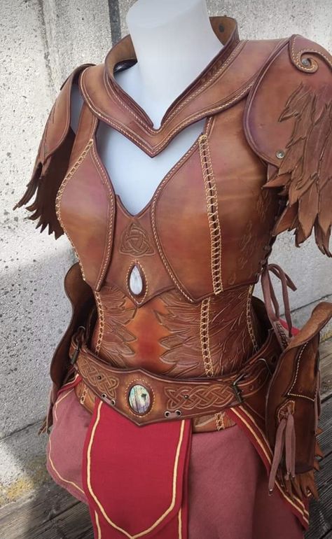 Forest Creatures Mythical Costume, Leather Horse Armor, Dnd Leather Armor Female Druid, Dnd Leather Armor Female, Diy Leather Armor, Illyrian Leathers, Leather Armor Women, Phoenix Armor, Female Leather Armor