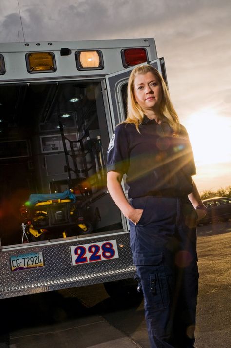 Ems Photoshoot, Senior Picture Ideas Emt, Emt Photoshoot Ideas, Emt Photo Shoot, Ems Photography, Paramedic Graduation Pictures, Emt Graduation Pictures, Female Paramedic, Firefighter Headshots