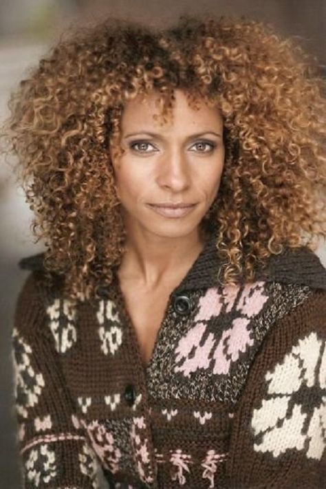 Michelle Hurd, Michaela Conlin, Star Trek Actors, Black Actors, Tessa Thompson, Female Actresses, Hottest Pic, American Actress, Straight Hairstyles