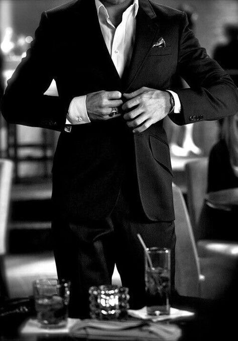 Pose Wedding, A Man In A Suit, Man In A Suit, Cooler Style, Dark Men, Outfits Hombre, Elegant Man, Christian Grey, Rich Man