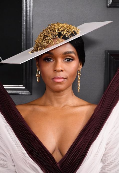 Grammys Red Carpet Dresses 2019 Fashion Techniques, Red Carpet Dresses 2019, Fascinator Hats Outfit, Unusual Hats, Deconstruction Fashion, Grammy Awards Red Carpet, Fascinator Hats Wedding, Classy Hats, Leon Bridges