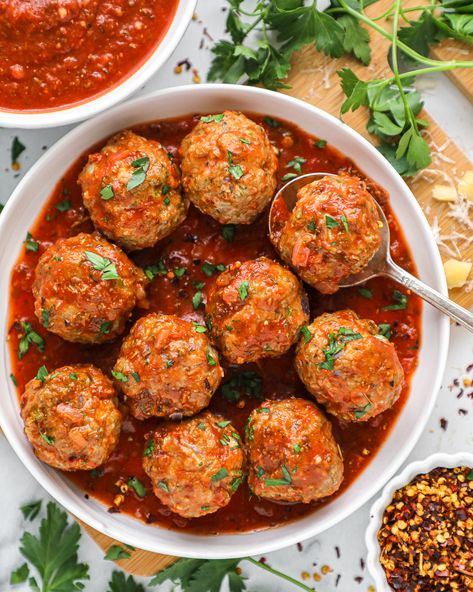 These zesty meatballs are healthy, easy to make and filled with so much flavor! Pair them with a small side salad or your favorite pasta and you've got one delicious meal! Italian Turkey Meatballs, Thawing Turkey, Meatball Marinara, Homemade Marinara Sauce, Turkey Pasta, Italian Turkey, Marinara Sauce Homemade, Healthy Turkey, Italian Meatballs